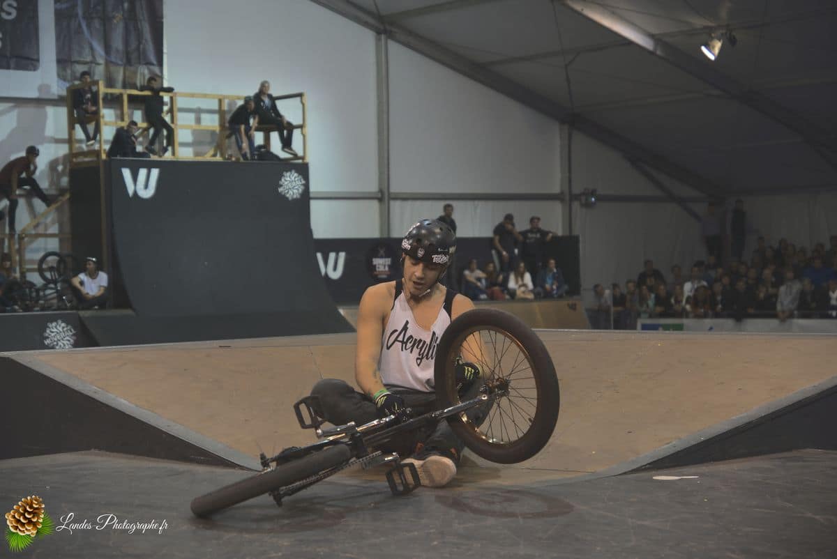 🚴‍♂️ Adrénaline en Images : Reportage Photo du BMX Street Contest Indoor 18 BMX Street Contest Indoor 18
