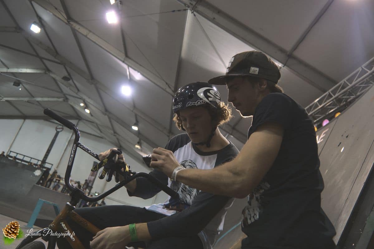 🚴‍♂️ Adrénaline en Images : Reportage Photo du BMX Street Contest Indoor 18 BMX Street Contest Indoor 18