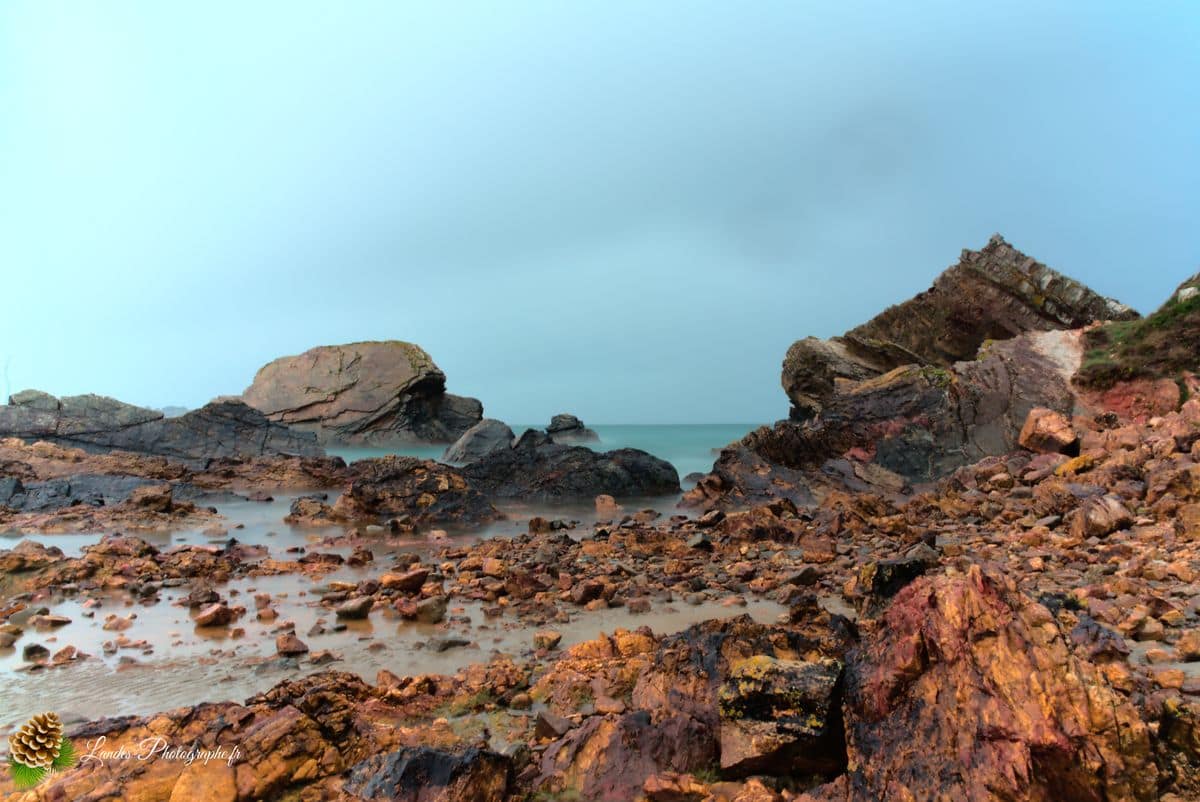 ⏳ Le Calme avant la Tempête à Trez Rouz Le calme avant la tempête depuis la plage de Trez Rouz à Camaret-sur-Mer
