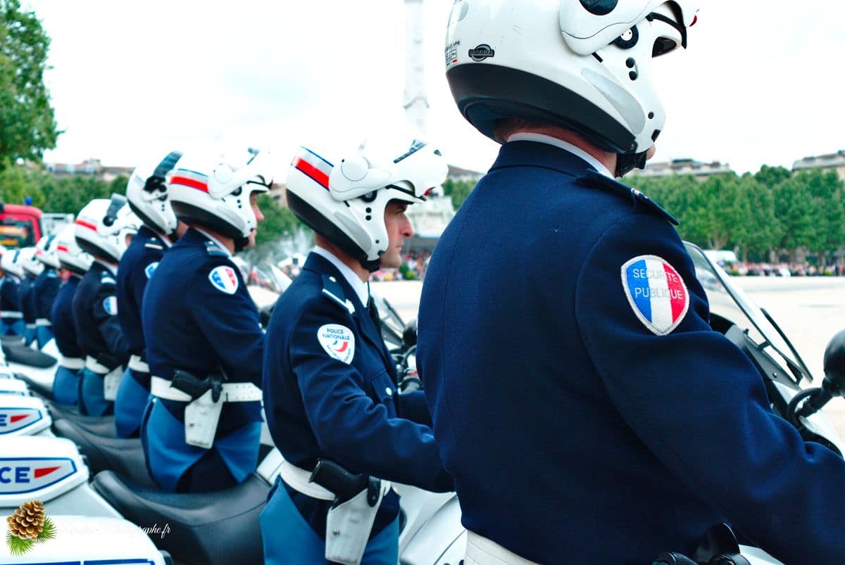 đ«đ· SolennitĂ© RĂ©publicaine : Reportage de la CĂ©rĂ©monie du 14 Juillet Ă Bordeaux CĂ©rĂ©monie du 14 Juillet Ă Bordeaux