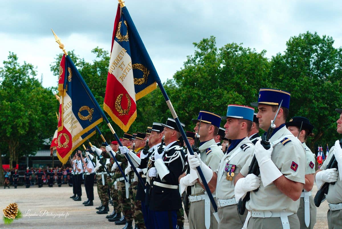 đ«đ· SolennitĂ© RĂ©publicaine : Reportage de la CĂ©rĂ©monie du 14 Juillet Ă Bordeaux CĂ©rĂ©monie du 14 Juillet Ă Bordeaux