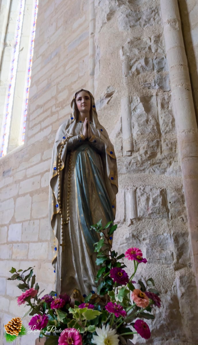 🏛️ L'Église Saint-Martin de Saint-Martin-de-Hinx : Un Joyau Roman Fortifié Eglise Saint-Martin à Saint Martin de Hinx