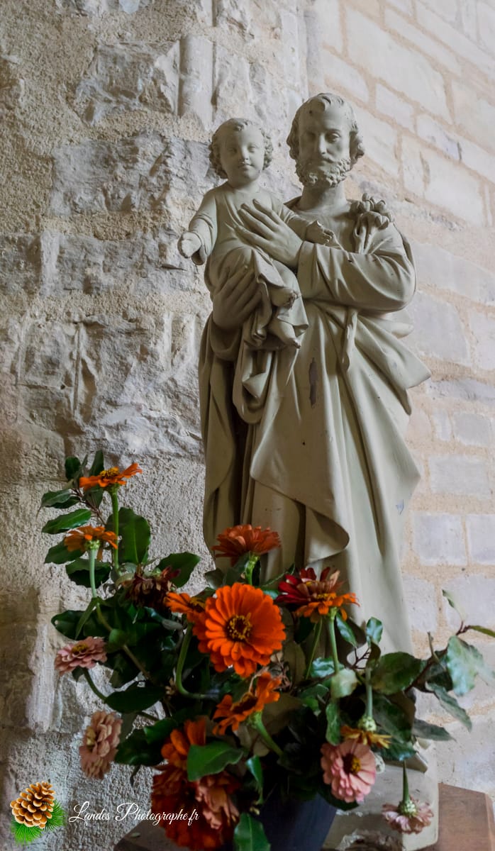 🏛️ L'Église Saint-Martin de Saint-Martin-de-Hinx : Un Joyau Roman Fortifié Eglise Saint-Martin à Saint Martin de Hinx