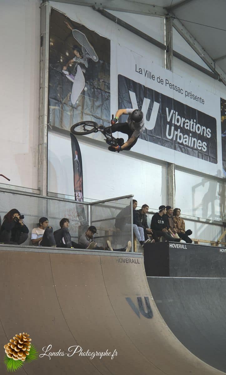 🚴‍♂️ Adrénaline en Images : Reportage Photo du BMX Street Contest Indoor 18 BMX Street Contest Indoor 18