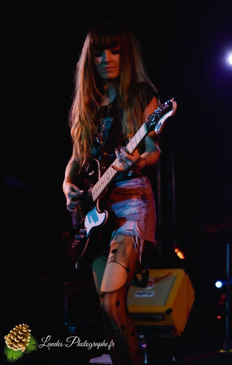 🎸 Les Plasticines : Capturer l'Élan d'un Groupe Phare à l'Espace Tatry Les Plasticines en live à l’Espace Tatry de Bordeaux