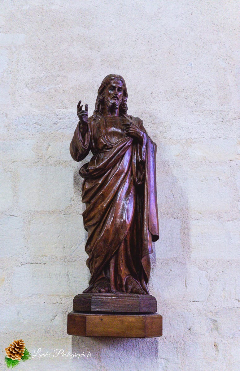 🏛️ L'Église Saint-Martin de Saint-Martin-de-Hinx : Un Joyau Roman Fortifié Eglise Saint-Martin à Saint Martin de Hinx