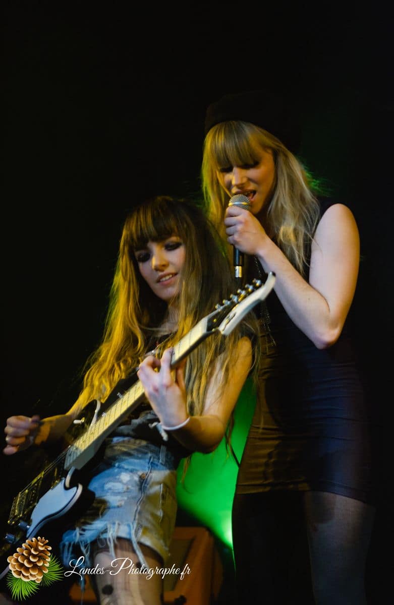 🎸 Les Plasticines : Capturer l'Élan d'un Groupe Phare à l'Espace Tatry Les Plasticines en live à l’Espace Tatry de Bordeaux