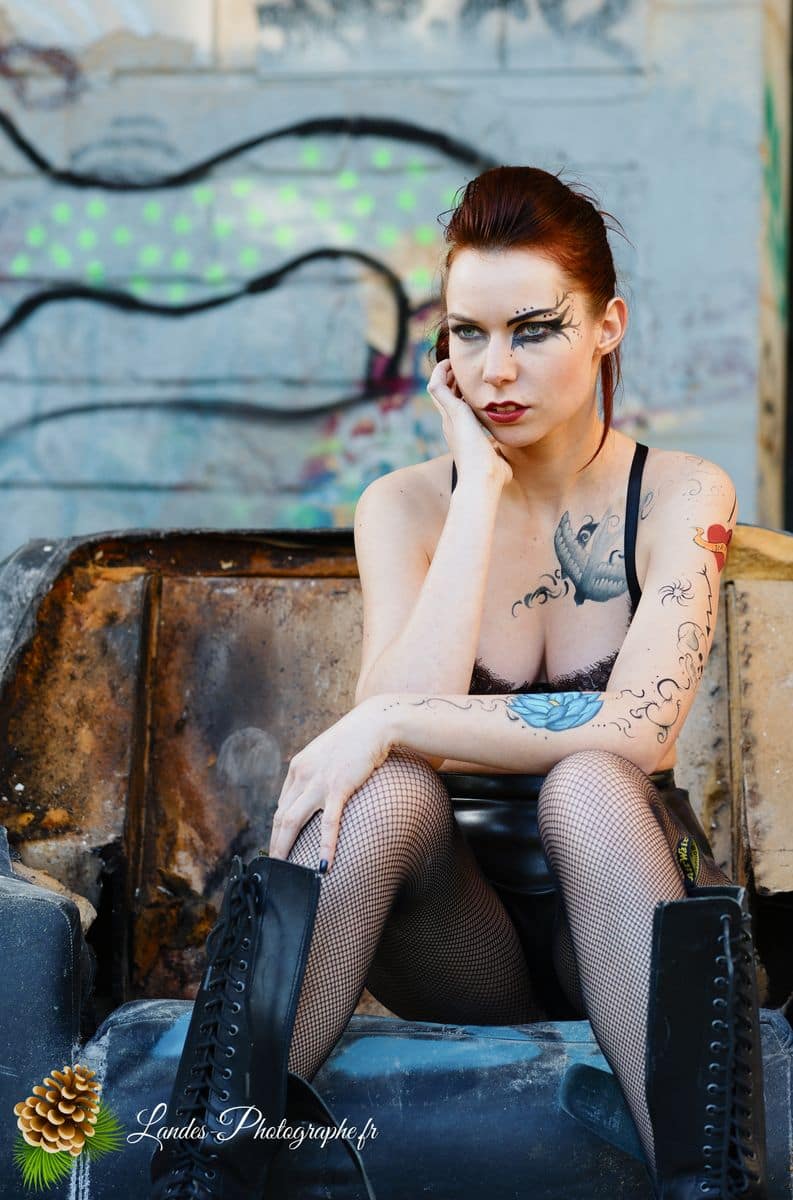 🎸 Contraste Rock et Élégance : Séance Portrait d'Agnès dans la friche « Bel Sito » à Floirac Victorian’s secret