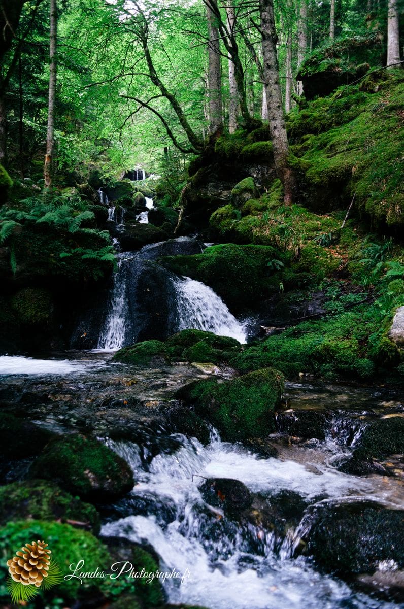 🌫️ Mystère Pyreneén : L'Ascension Inachevée vers le Lac Bleu Lac Bleu