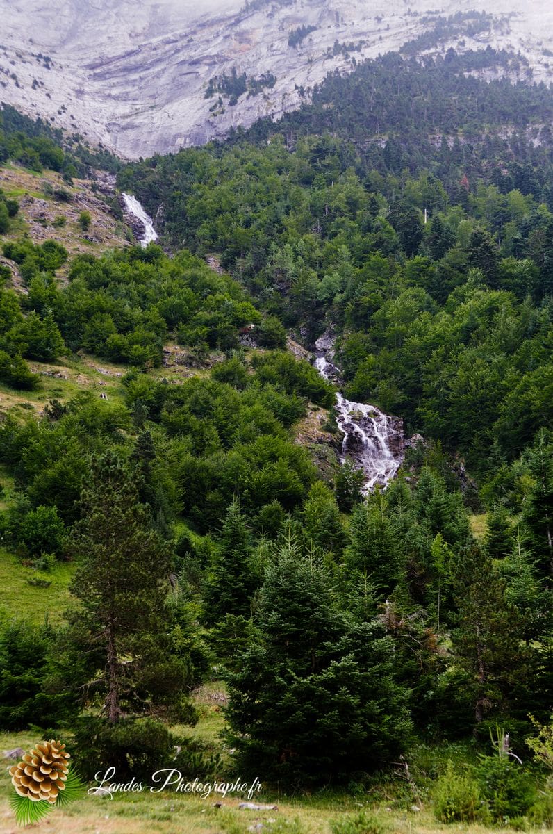 ⛈️ Gavarnie sous Tension : Quand l'Orage Enveloppe le Géant de Glace Cirque de Gavarnie