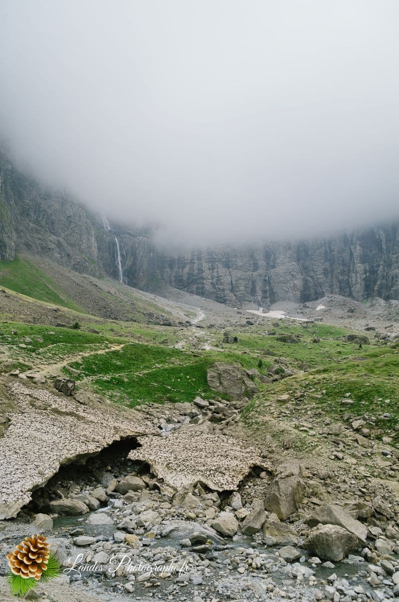 ⛈️ Gavarnie sous Tension : Quand l'Orage Enveloppe le Géant de Glace Cirque de Gavarnie