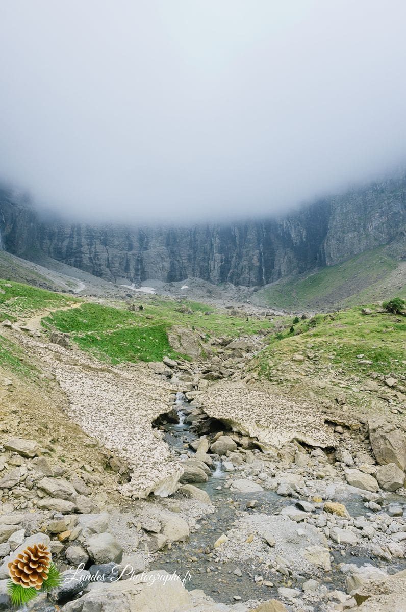 ⛈️ Gavarnie sous Tension : Quand l'Orage Enveloppe le Géant de Glace Cirque de Gavarnie