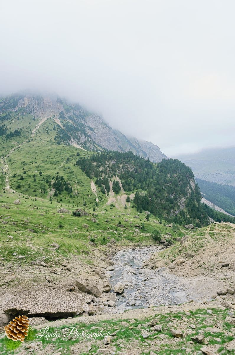 ⛈️ Gavarnie sous Tension : Quand l'Orage Enveloppe le Géant de Glace Cirque de Gavarnie