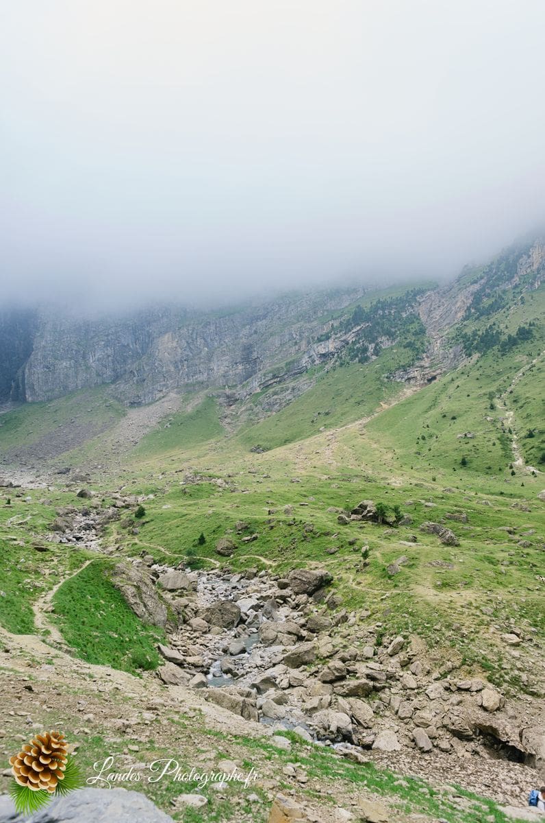 ⛈️ Gavarnie sous Tension : Quand l'Orage Enveloppe le Géant de Glace Cirque de Gavarnie