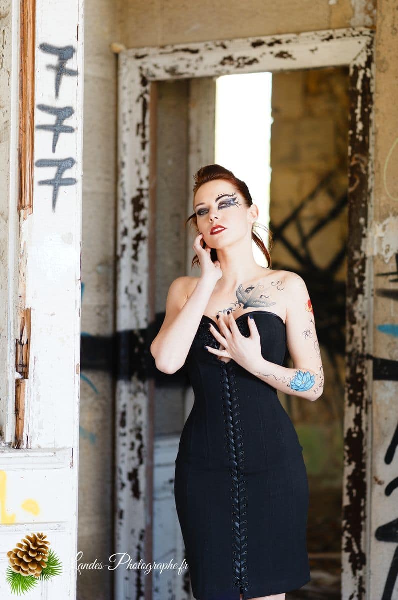 🎸 Contraste Rock et Élégance : Séance Portrait d'Agnès dans la friche « Bel Sito » à Floirac Victorian’s secret