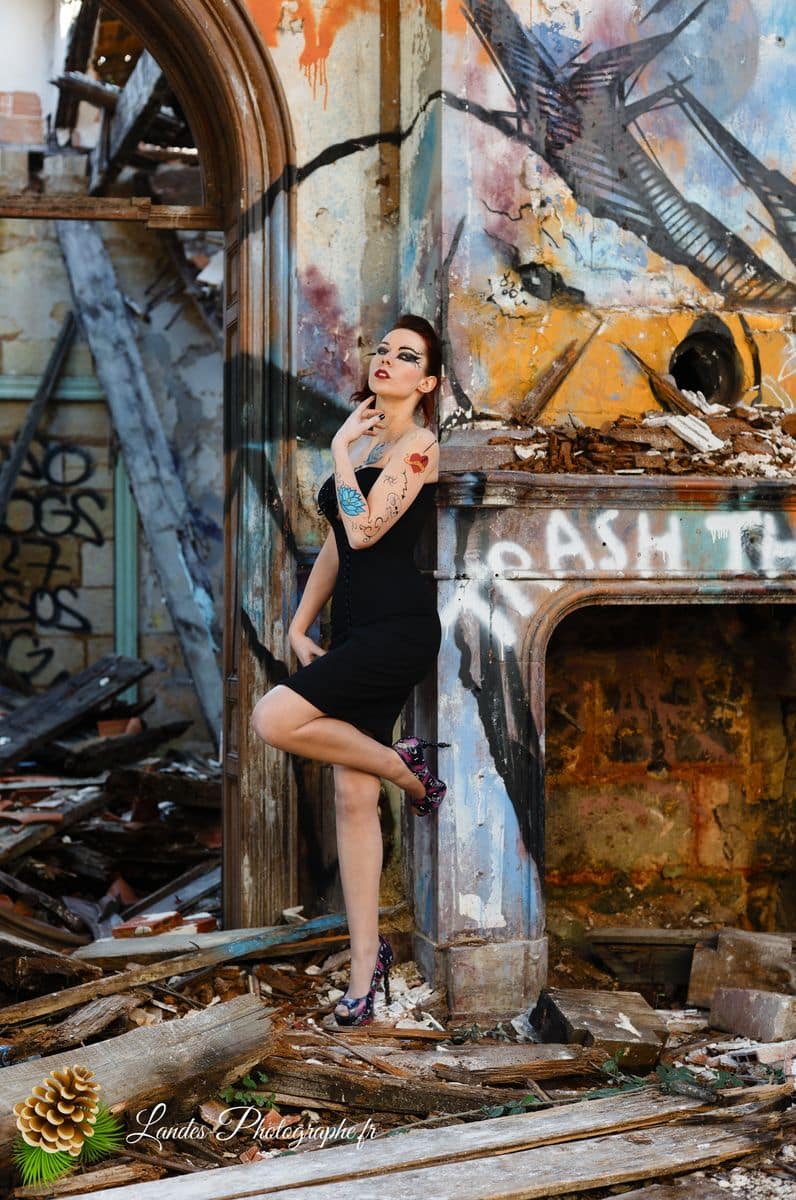 🎸 Contraste Rock et Élégance : Séance Portrait d'Agnès dans la friche « Bel Sito » à Floirac Victorian’s secret