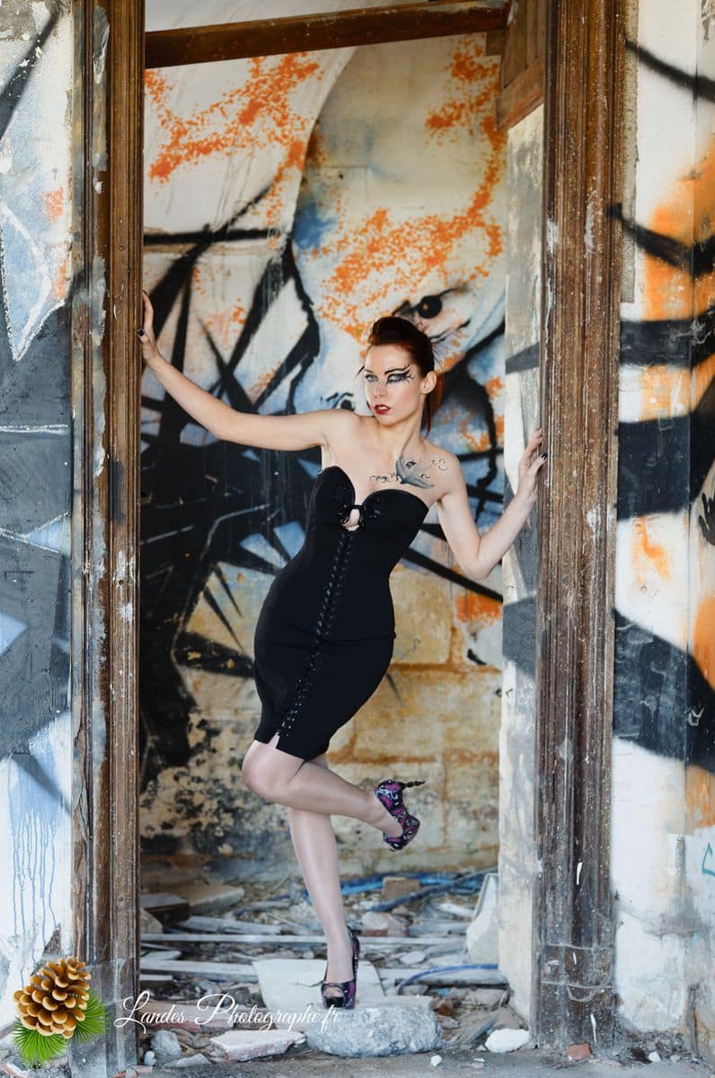🎸 Contraste Rock et Élégance : Séance Portrait d'Agnès dans la friche « Bel Sito » à Floirac Victorian’s secret