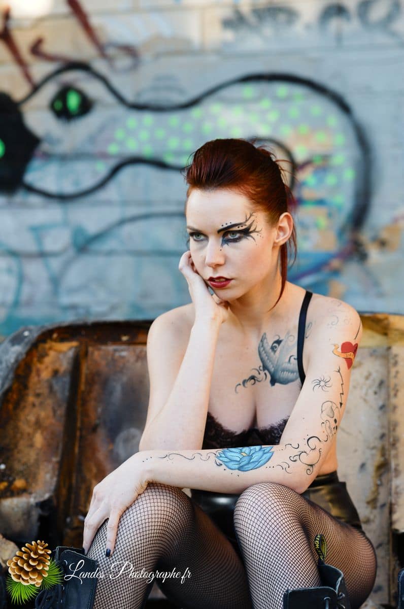 🎸 Contraste Rock et Élégance : Séance Portrait d'Agnès dans la friche « Bel Sito » à Floirac Victorian’s secret