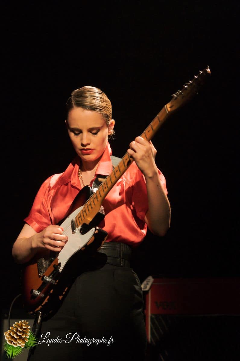 🎸 Anna Calvi : L'Élégance Mystérieuse au Rocher Palmer de Cenon Anna Calvi en concert au Rocher Palmer de Cenon