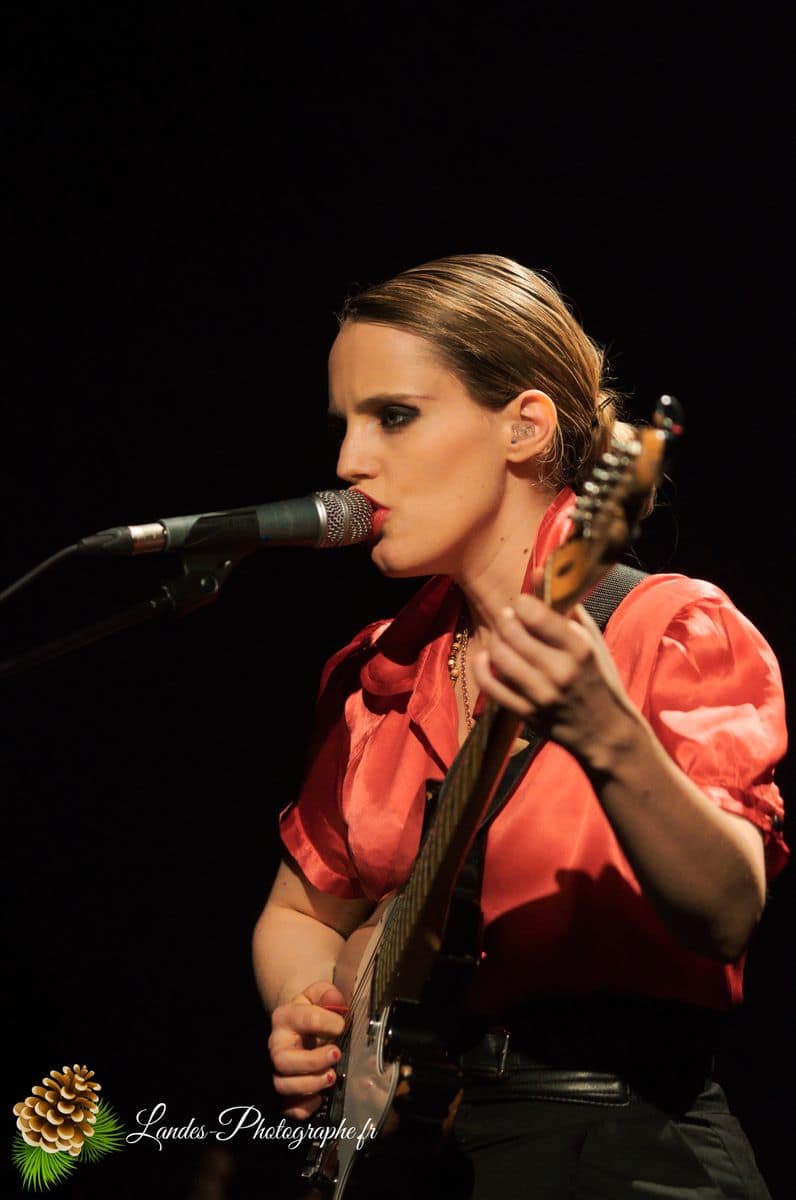🎸 Anna Calvi : L'Élégance Mystérieuse au Rocher Palmer de Cenon Anna Calvi en concert au Rocher Palmer de Cenon