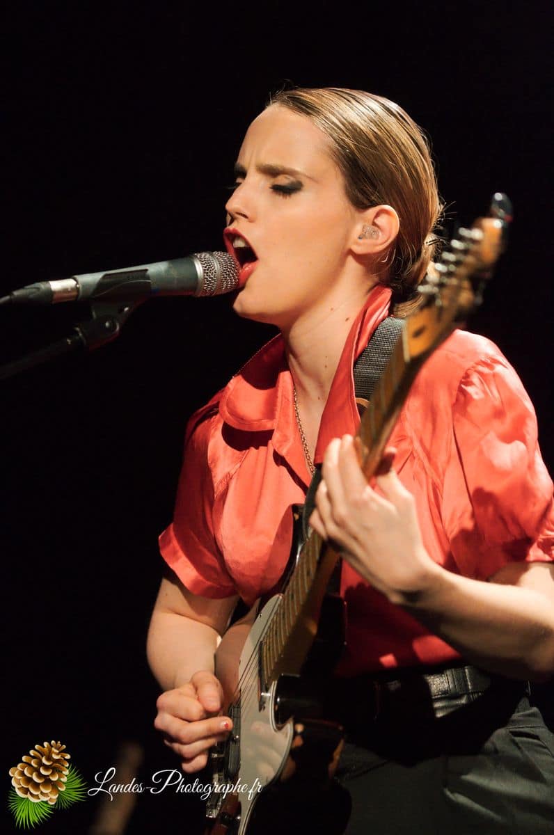 🎸 Anna Calvi : L'Élégance Mystérieuse au Rocher Palmer de Cenon Anna Calvi en concert au Rocher Palmer de Cenon
