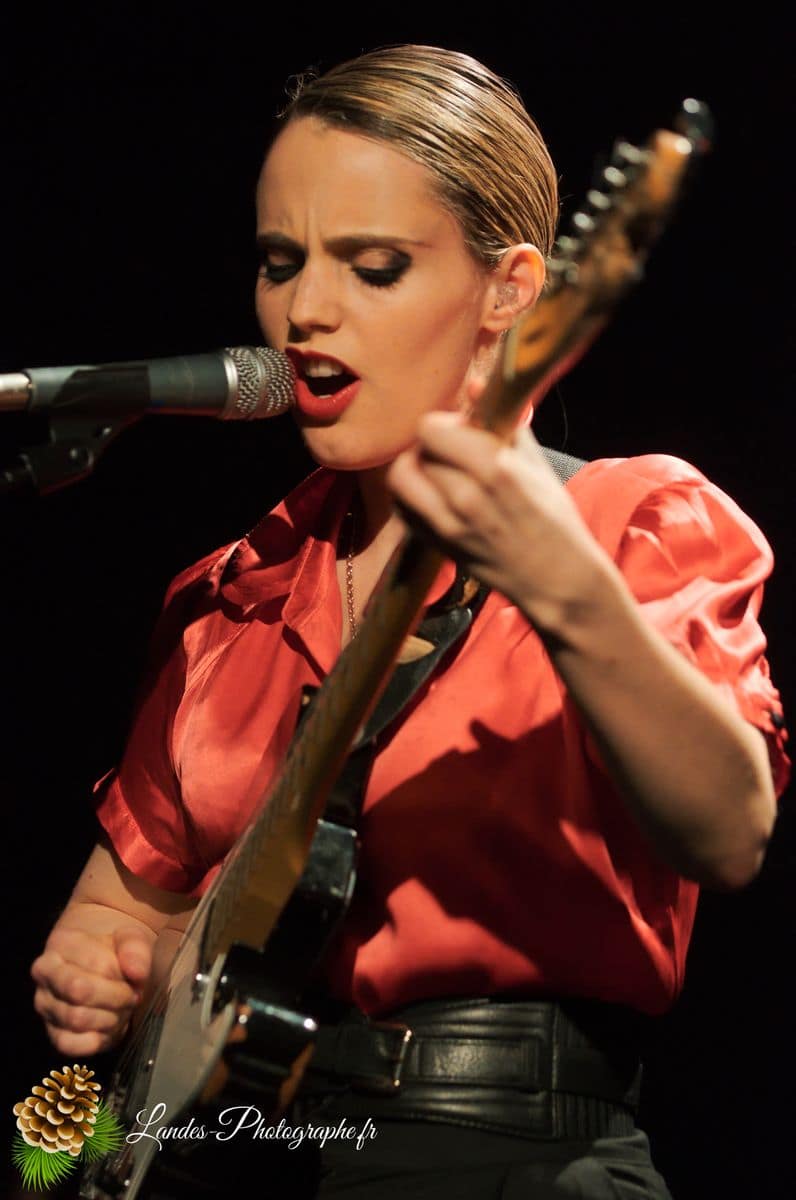 🎸 Anna Calvi : L'Élégance Mystérieuse au Rocher Palmer de Cenon Anna Calvi en concert au Rocher Palmer de Cenon