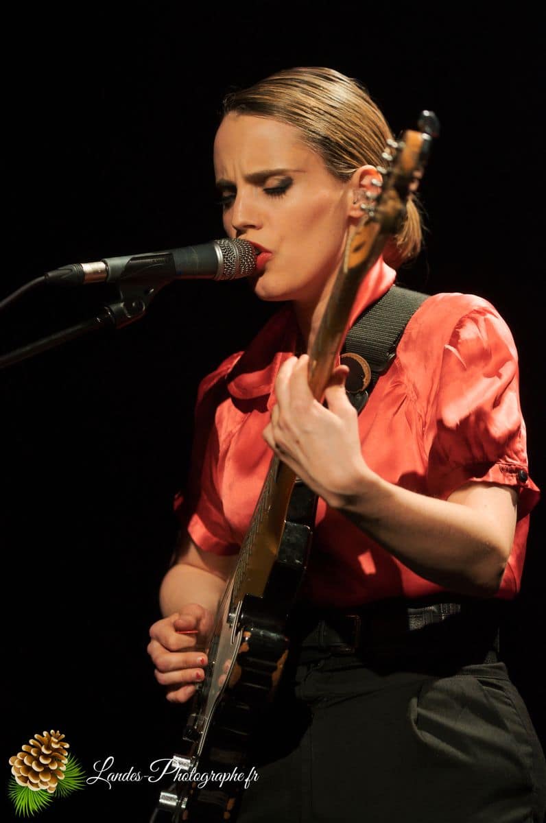 🎸 Anna Calvi : L'Élégance Mystérieuse au Rocher Palmer de Cenon Anna Calvi en concert au Rocher Palmer de Cenon