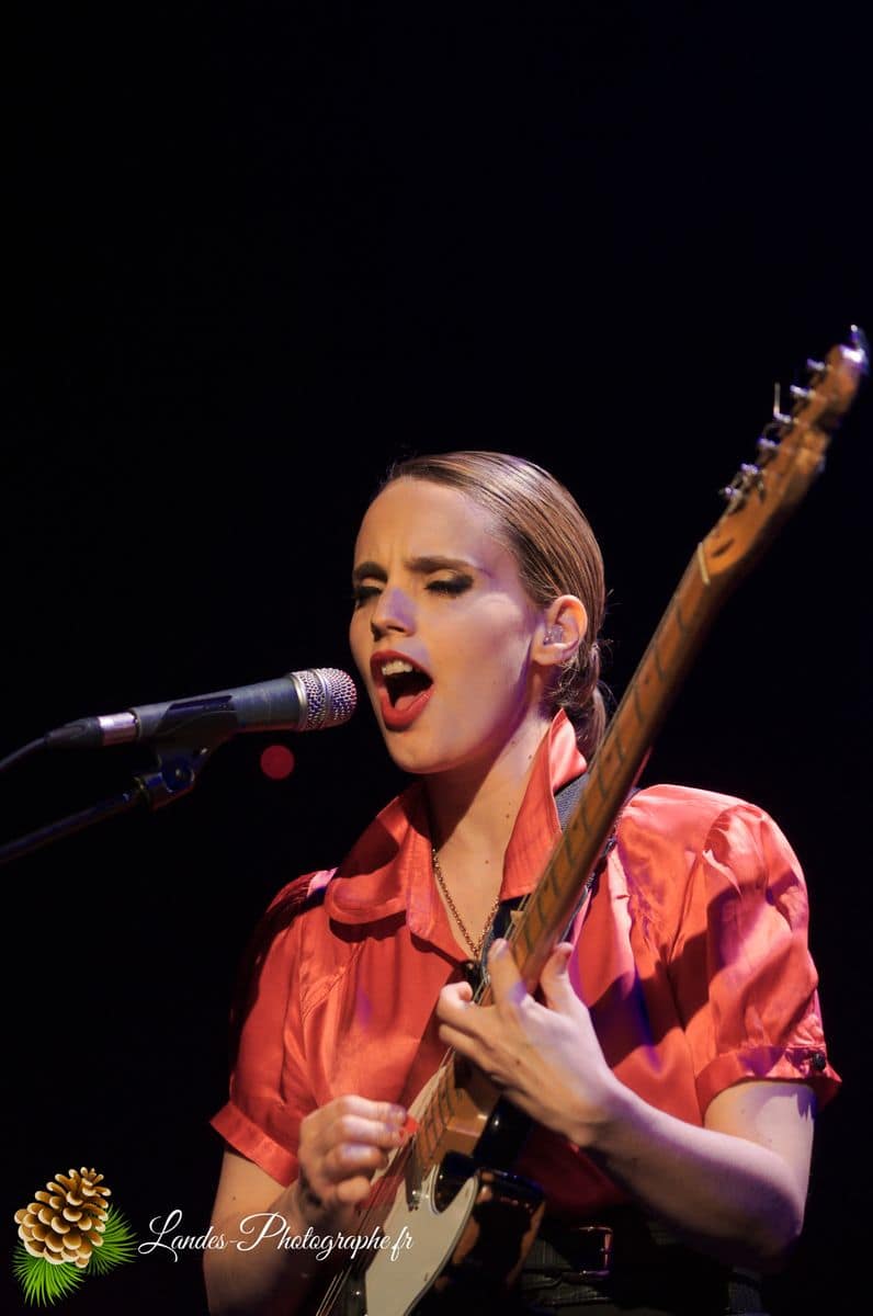 🎸 Anna Calvi : L'Élégance Mystérieuse au Rocher Palmer de Cenon Anna Calvi en concert au Rocher Palmer de Cenon