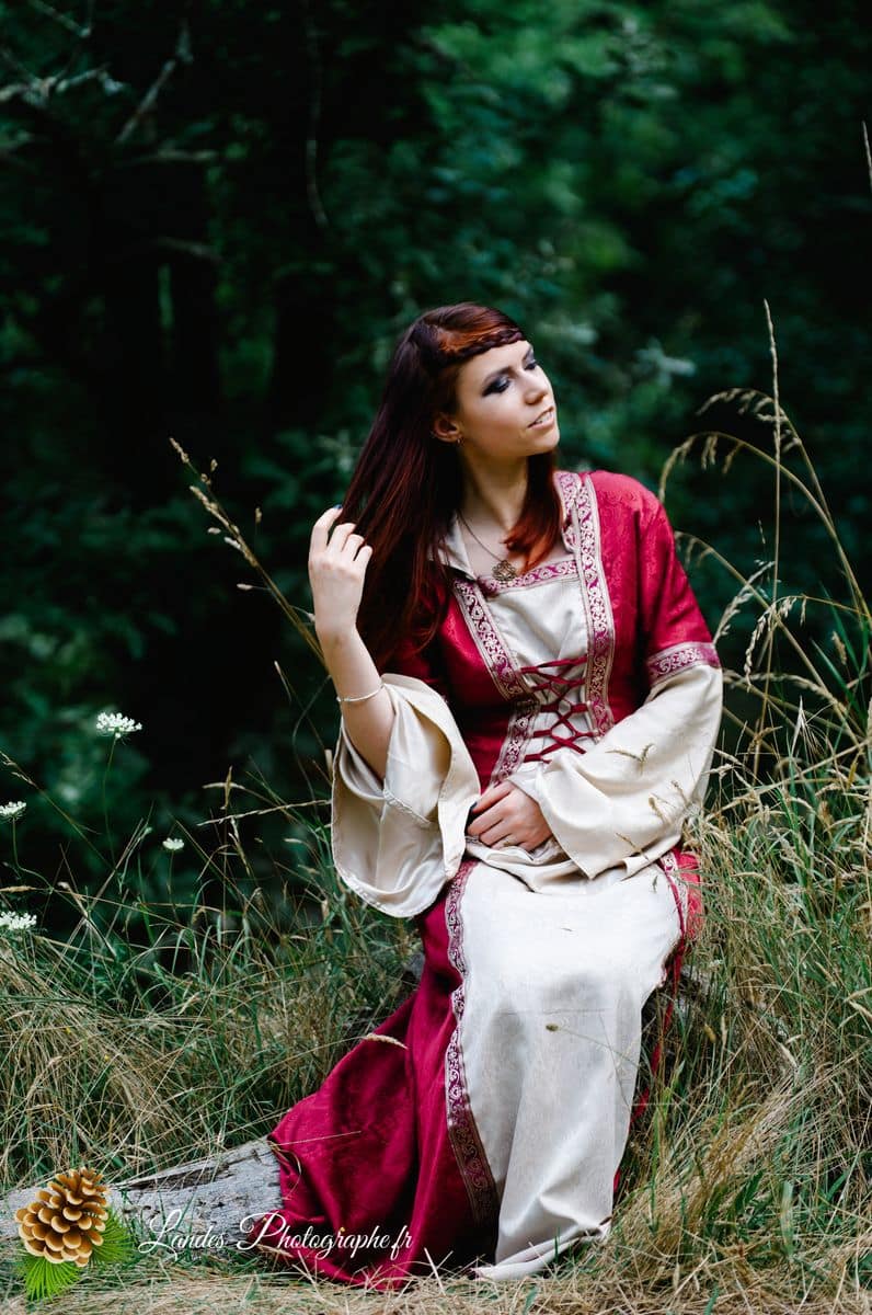 🏰 Époque et Élégance : Séance Photo Portrait Médiéval avec Agnès Médiéval
