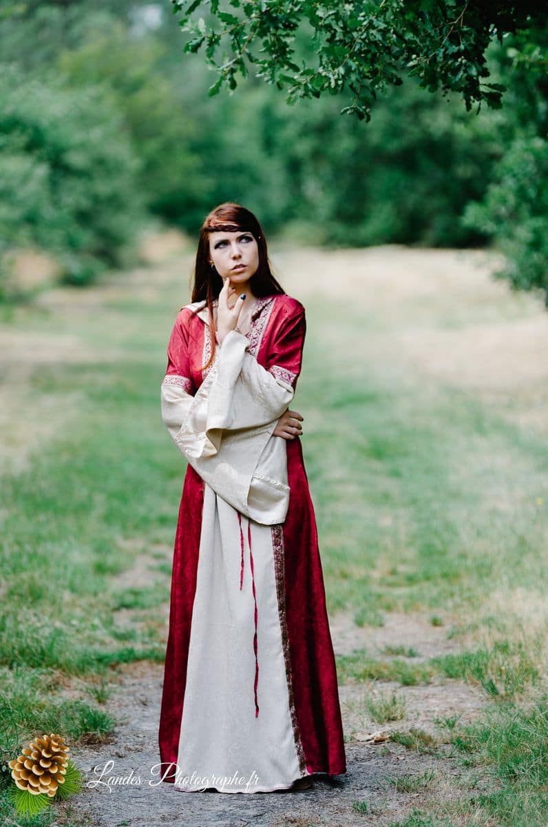 🏰 Époque et Élégance : Séance Photo Portrait Médiéval avec Agnès Médiéval