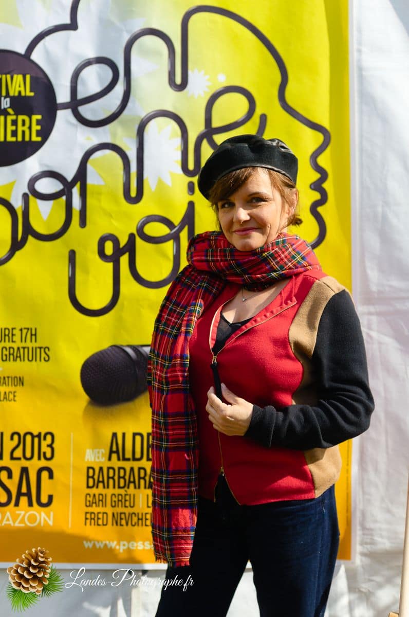 🎸 Diane Tell : L'Intimité Capturée au Festival En Bonne Voix 2013 Diane Tell en concert au Festival En Bonne Voix 2013