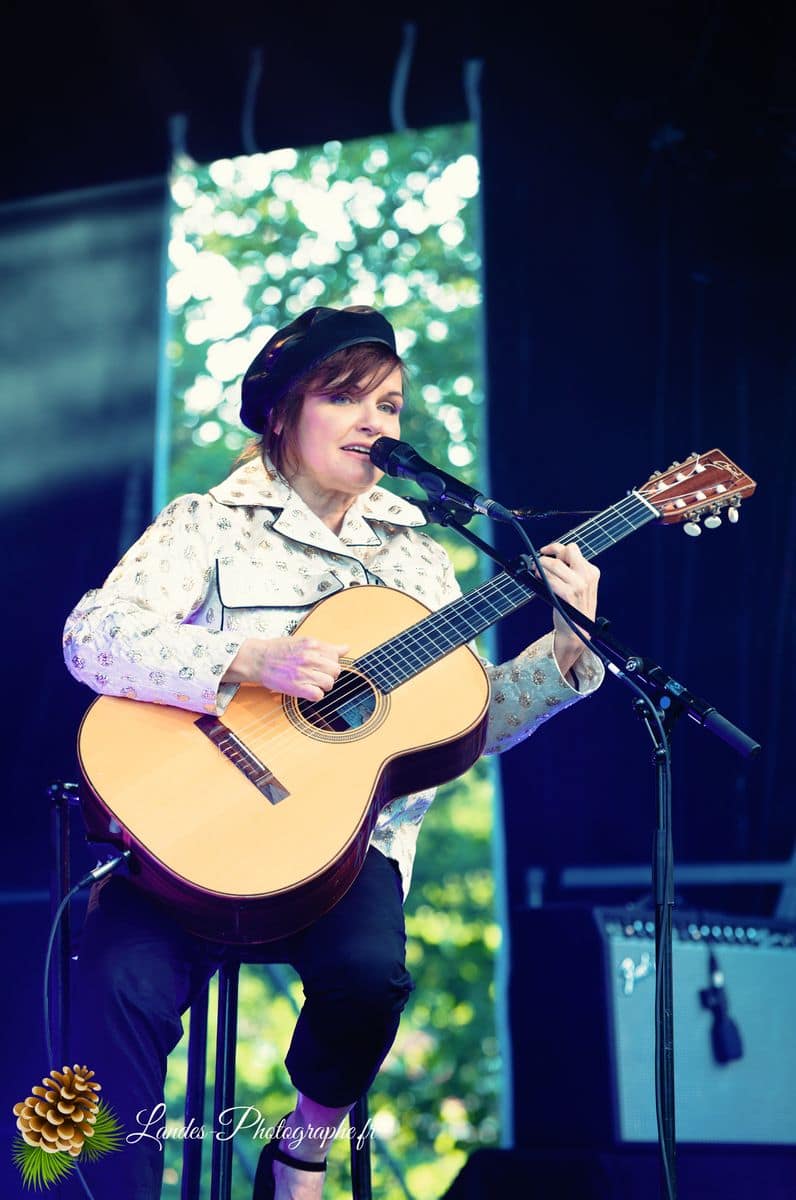 🎸 Diane Tell : L'Intimité Capturée au Festival En Bonne Voix 2013 Diane Tell en concert au Festival En Bonne Voix 2013