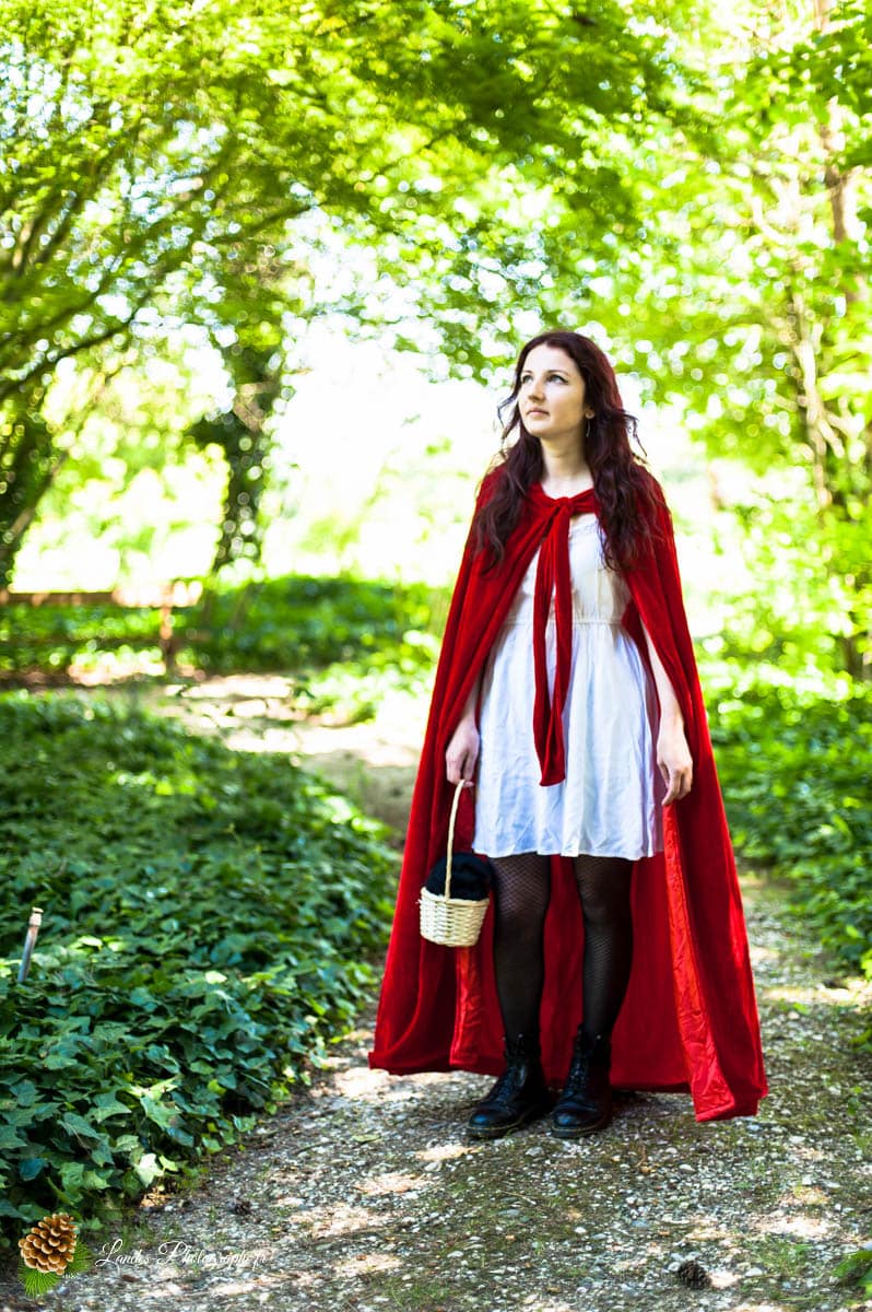 🌲 Le Petit Chaperon Rouge : Une Réinterprétation Mystérieuse avec Ornella Le Petit Chaperon Rouge