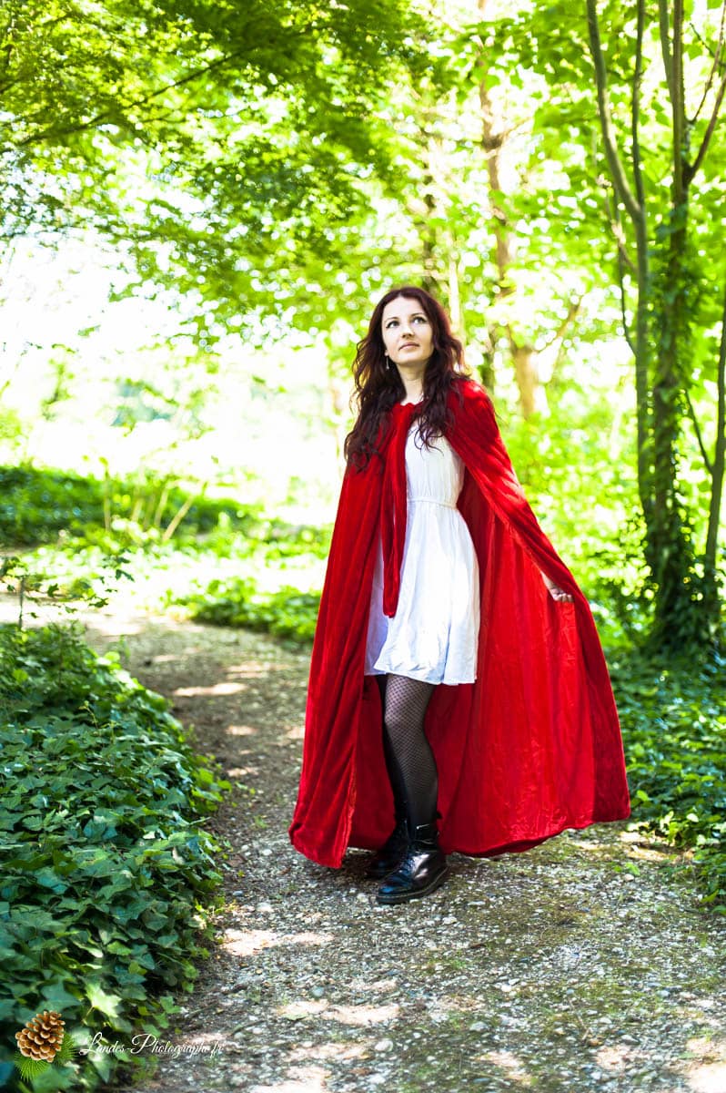 🌲 Le Petit Chaperon Rouge : Une Réinterprétation Mystérieuse avec Ornella Le Petit Chaperon Rouge