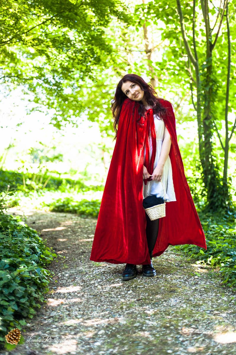🌲 Le Petit Chaperon Rouge : Une Réinterprétation Mystérieuse avec Ornella Le Petit Chaperon Rouge