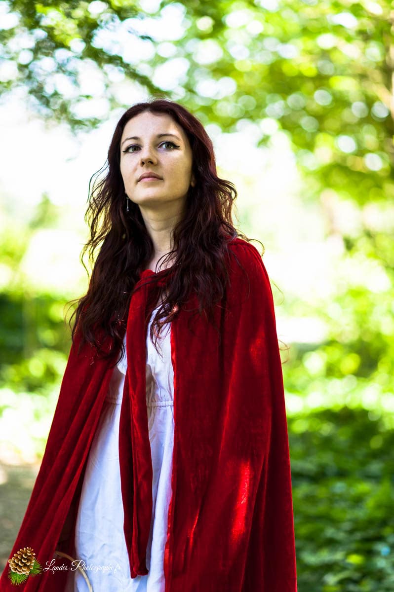 🌲 Le Petit Chaperon Rouge : Une Réinterprétation Mystérieuse avec Ornella Le Petit Chaperon Rouge