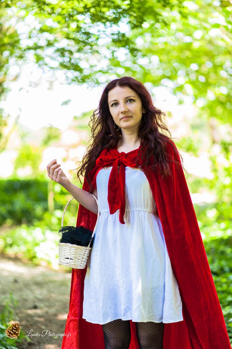 🌲 Le Petit Chaperon Rouge : Une Réinterprétation Mystérieuse avec Ornella Le Petit Chaperon Rouge