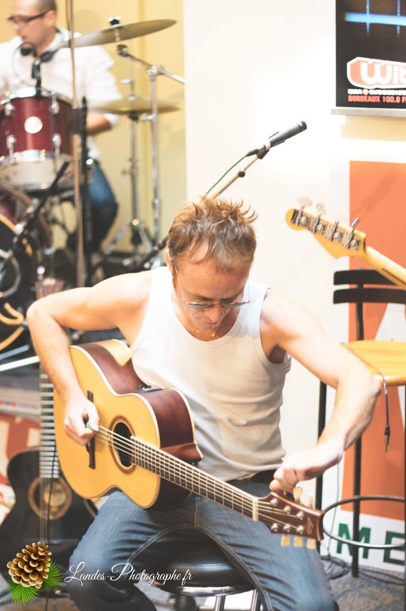 ✨ Superbus en Acoustique : L'Événement Show Case au Virgin Megastore de Bordeaux Superbus en showcase au Virgin Megastore de Bordeaux