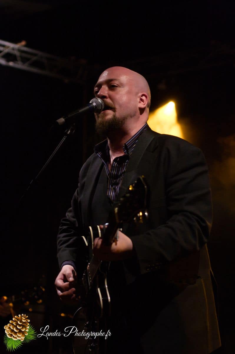🎙️ Michael J. Sheehy And The Hired Mourners : Ambiance Dark Blues à Bordeaux Michael J. Sheehy And The Hired Mourners à l’Espace Tatry de Bordeaux