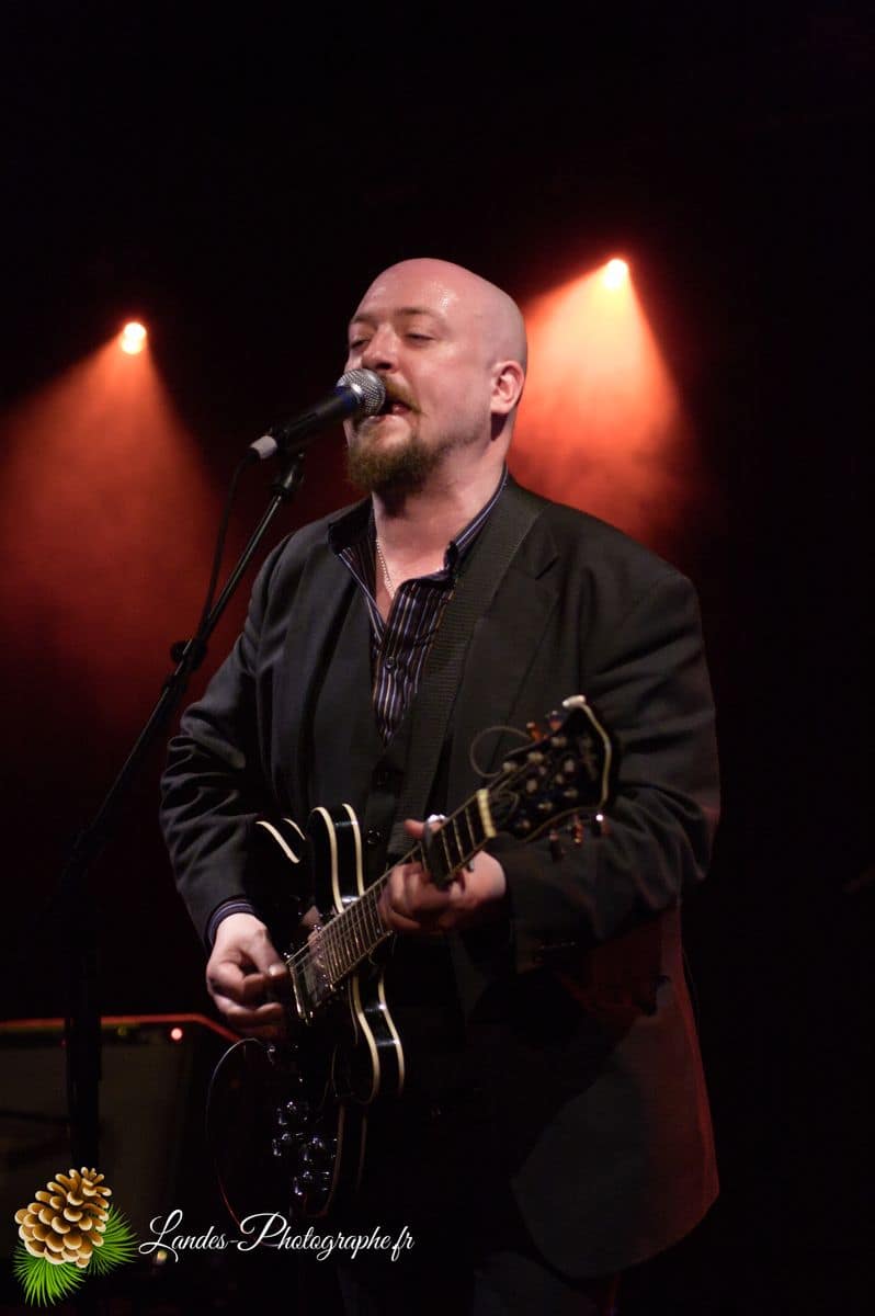 🎙️ Michael J. Sheehy And The Hired Mourners : Ambiance Dark Blues à Bordeaux Michael J. Sheehy And The Hired Mourners à l’Espace Tatry de Bordeaux