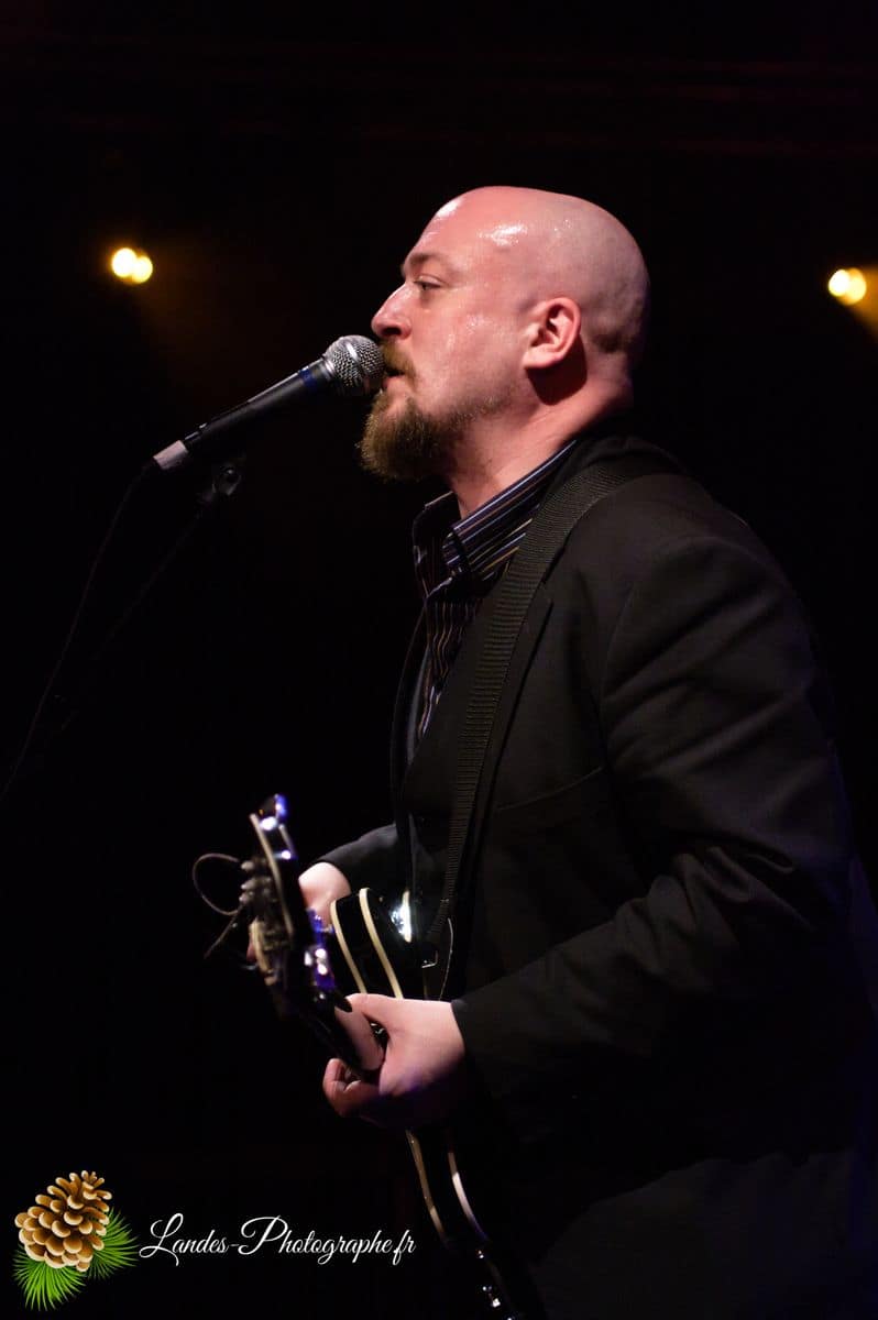 🎙️ Michael J. Sheehy And The Hired Mourners : Ambiance Dark Blues à Bordeaux Michael J. Sheehy And The Hired Mourners à l’Espace Tatry de Bordeaux