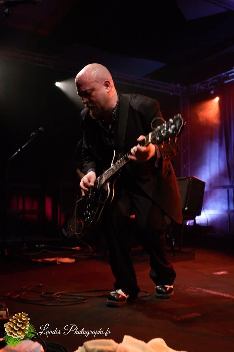 🎙️ Michael J. Sheehy And The Hired Mourners : Ambiance Dark Blues à Bordeaux Michael J. Sheehy And The Hired Mourners à l’Espace Tatry de Bordeaux