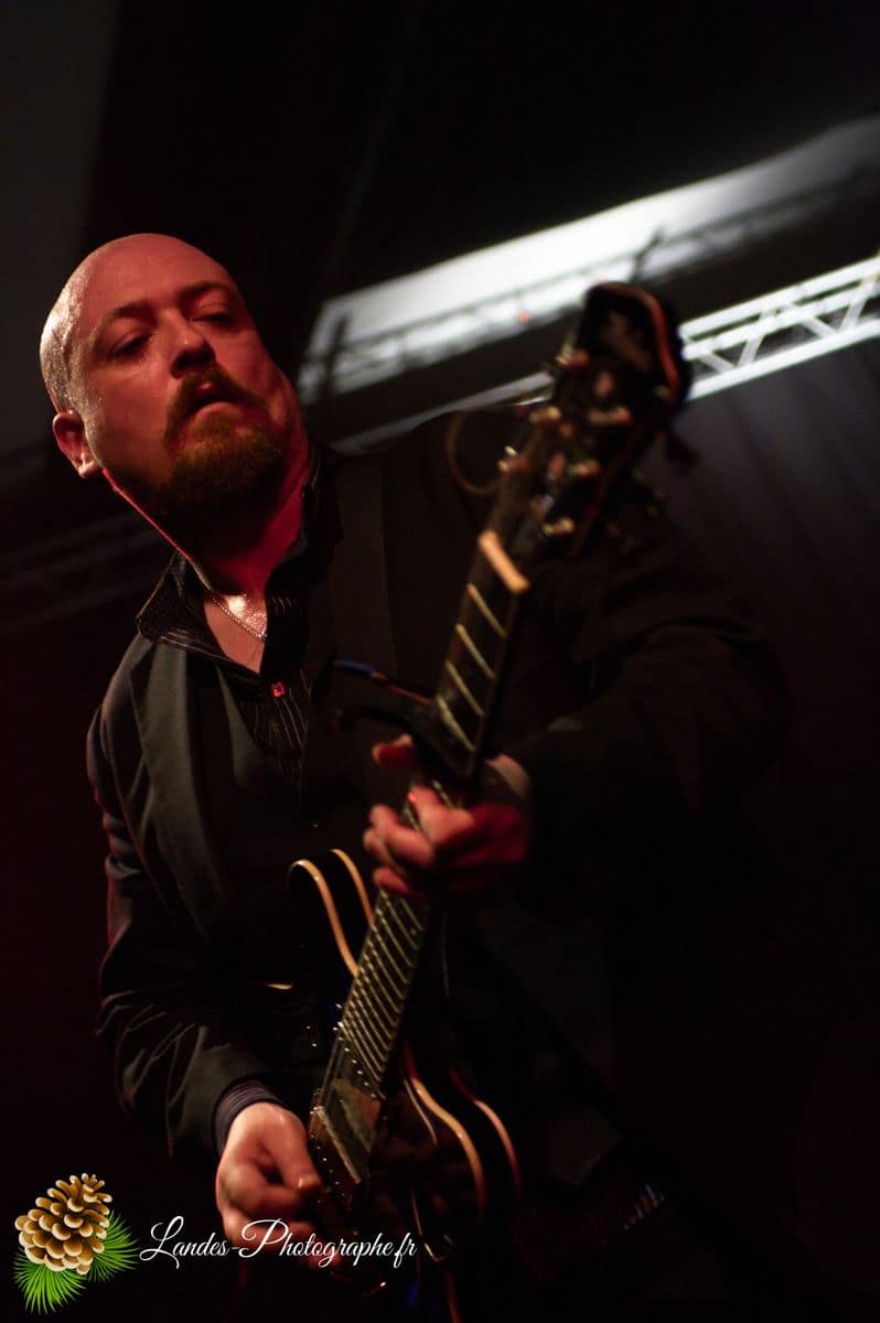 🎙️ Michael J. Sheehy And The Hired Mourners : Ambiance Dark Blues à Bordeaux Michael J. Sheehy And The Hired Mourners à l’Espace Tatry de Bordeaux