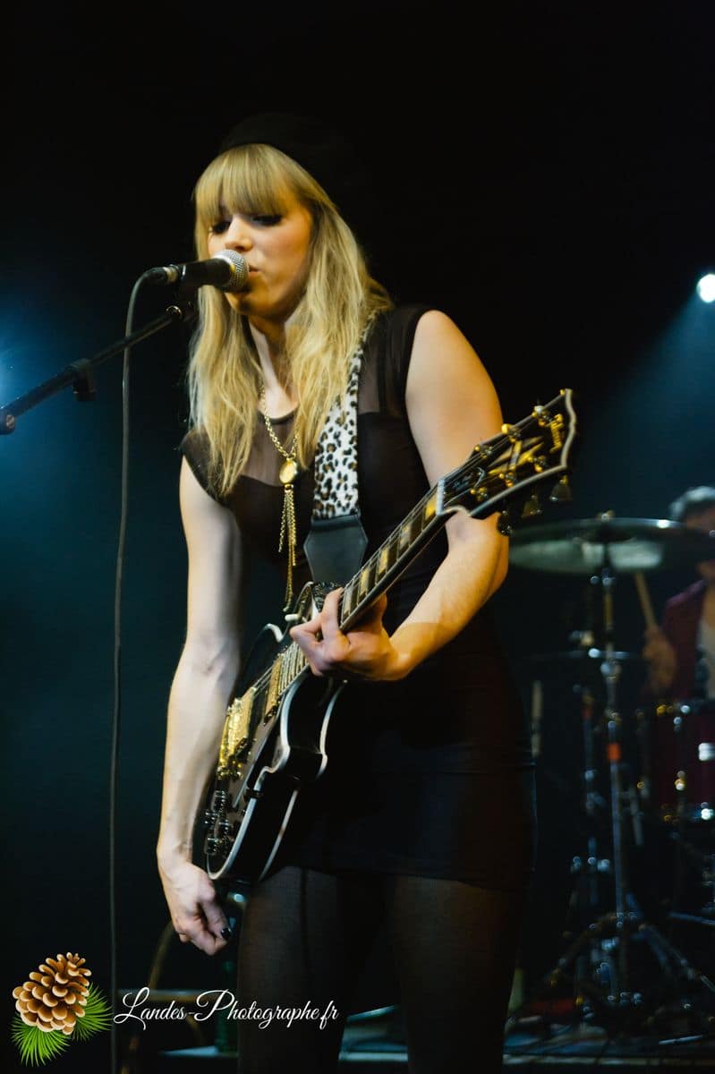 🎸 Les Plasticines : Capturer l'Élan d'un Groupe Phare à l'Espace Tatry Les Plasticines en live à l’Espace Tatry de Bordeaux