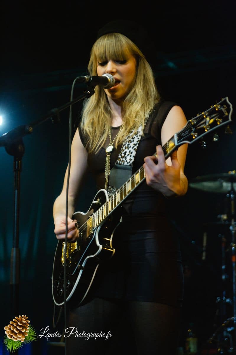 🎸 Les Plasticines : Capturer l'Élan d'un Groupe Phare à l'Espace Tatry Les Plasticines en live à l’Espace Tatry de Bordeaux