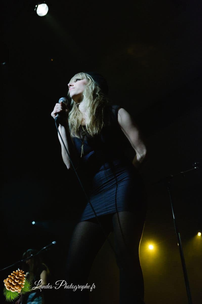 🎸 Les Plasticines : Capturer l'Élan d'un Groupe Phare à l'Espace Tatry Les Plasticines en live à l’Espace Tatry de Bordeaux