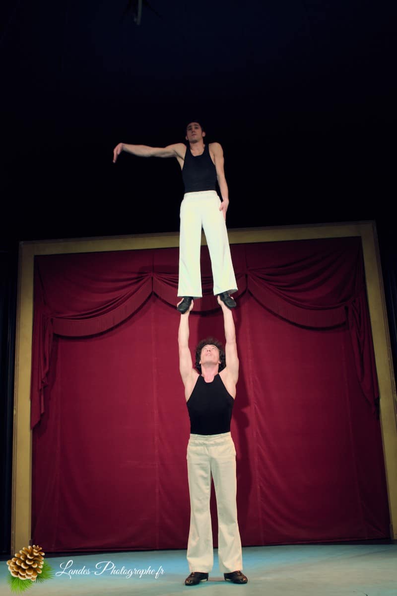 🎪 Les Arts du Cirque à Bordeaux : Le Palais Nibo et ses Pensionnaires Le Palais Nibo et ses pensionnaires