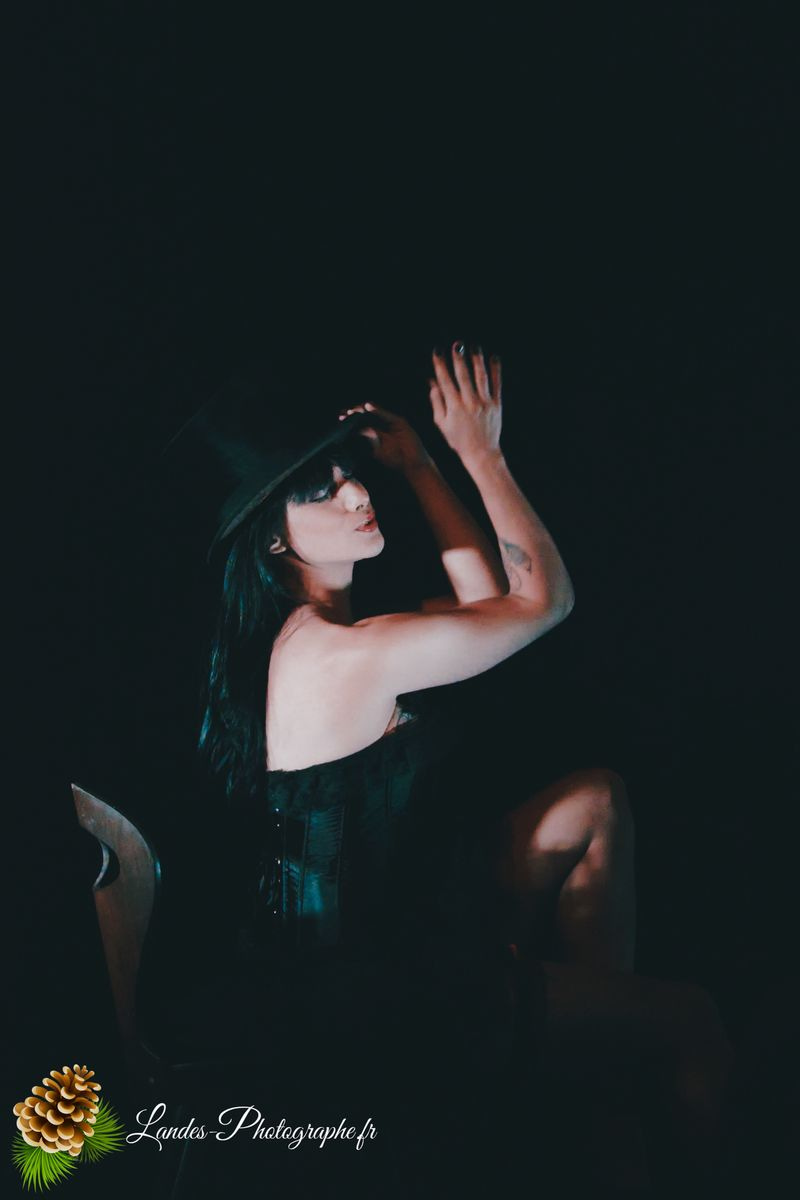 ✨ Extravagance et Glamour : The Divine Ladies – « Dans Tous Les Sens » The Divine Ladies : Dans Tous Les Sens