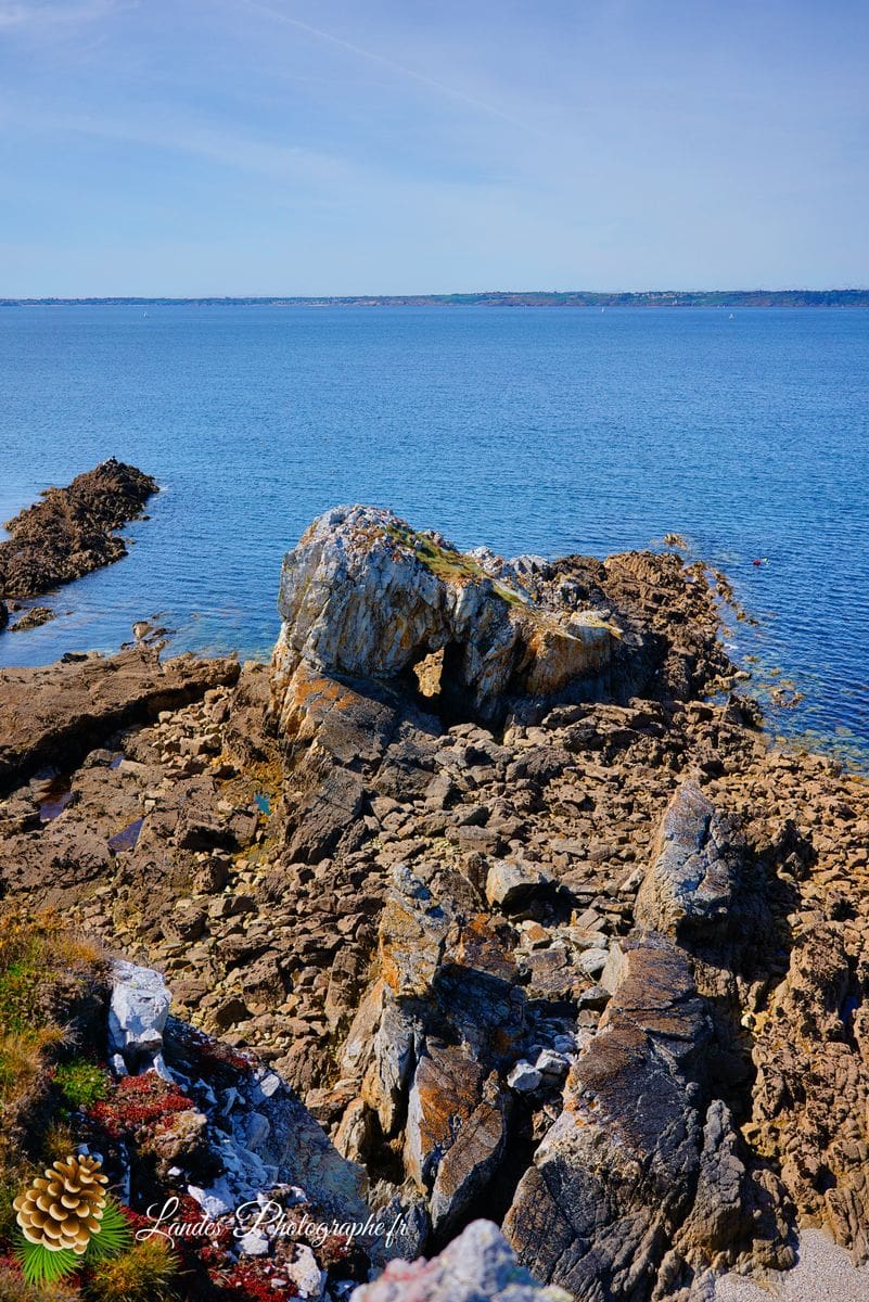 🏖️ Plage de Trez Rouz : Lumière et Patrimoine sur l'Anse de Camaret Plage de Trez Rouz