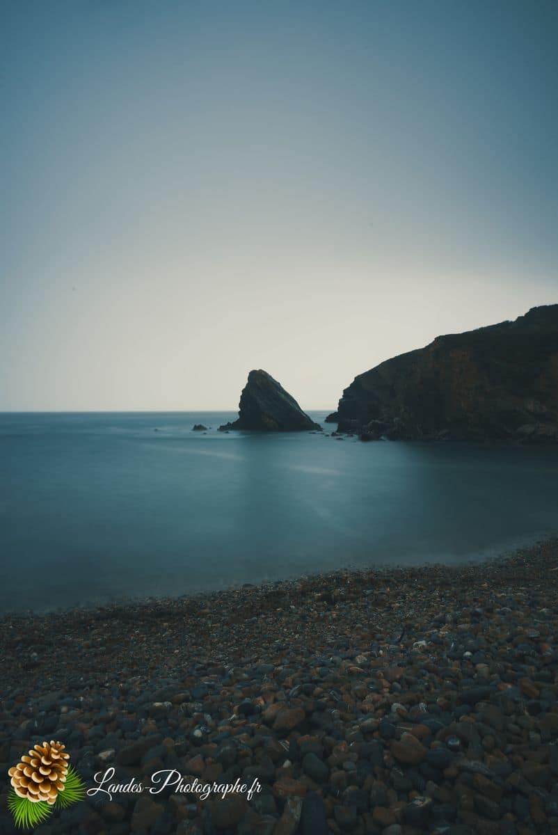 ⏳ Le Calme avant la Tempête à Trez Rouz Le calme avant la tempête depuis la plage de Trez Rouz à Camaret-sur-Mer